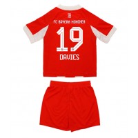 Bayern Munich Alphonso Davies #19 Domáci Detský futbalový dres 2025-26 Krátky Rukáv (+ trenírky)